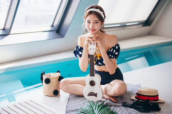 Park Jung Yoon 2016 Bikini and Swimwear Pictures 3