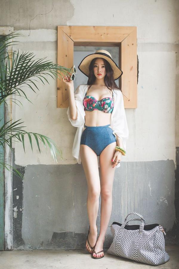 Park Jung Yoon 2016 Bikini and Swimwear Pictures 2