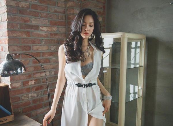 Park Jung Yoon Casual Clothes and Wedding Dress Picture