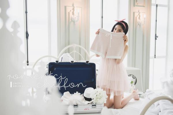 Park Jung Yoon Casual Clothes and Wedding Dress Picture