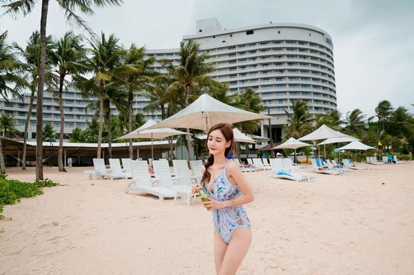 Son Yoon Joo 2018 Bikini Collection 2