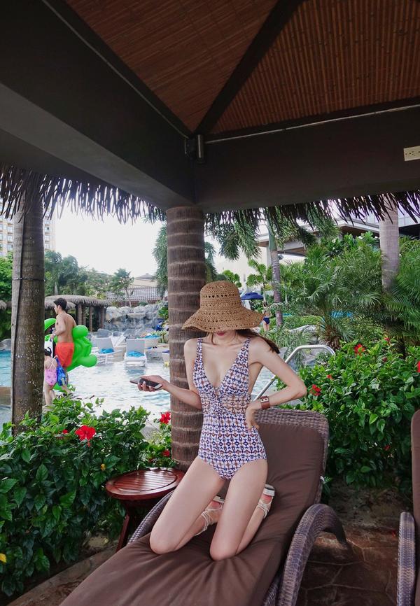 Son Yoon Joo 2018 Bikini Collection