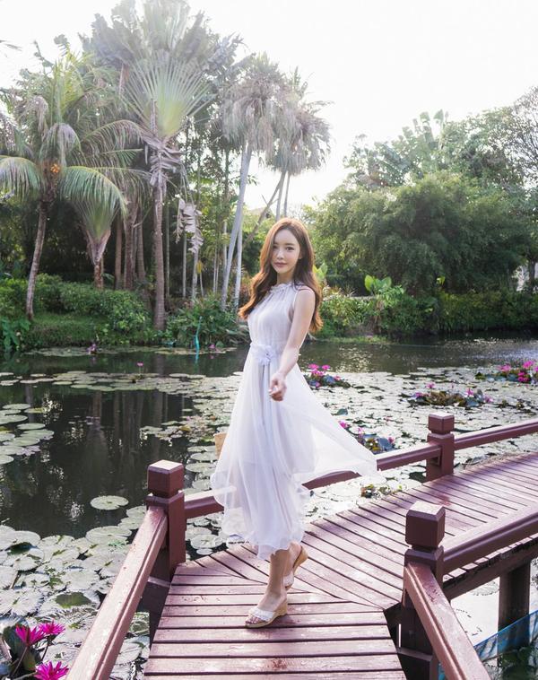 Son Yoon Joo 2017 Phuket Island Skirt Picture Series 6