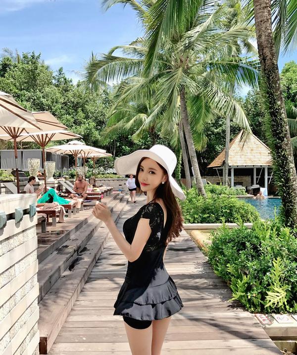 Son Yoon Joo 2017 Phuket Island Skirt Picture Series 5