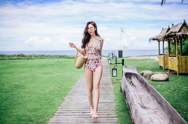 Son Yoon Joo 2017 Phuket Island Skirt Picture Series 4