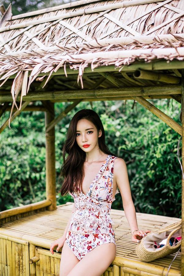 Son Yoon Joo 2017 Phuket Island Skirt Picture Series 4