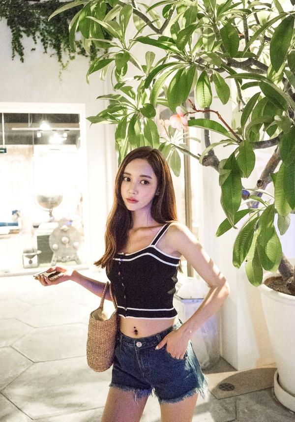 Son Yoon Joo 2017 Phuket Island Skirt Picture Series 4