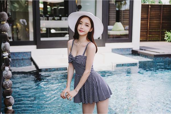 Son Yoon Joo 2017 Phuket Island Skirt Picture Series 1