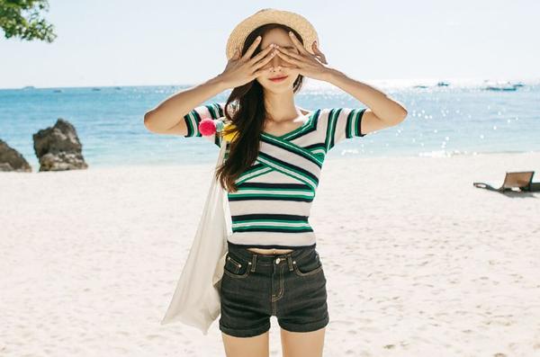 Son Yoon Joo Beach Temperament Picture and Photo