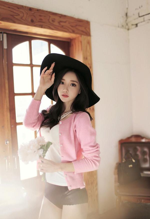 Son Yoon Joo Temperament Bra Picture and Photo 1