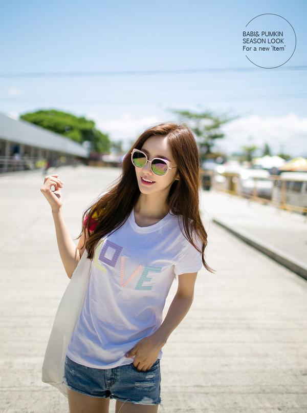 Son Yoon Joo Beach Beautiful Legs Temperament Picture and Photo