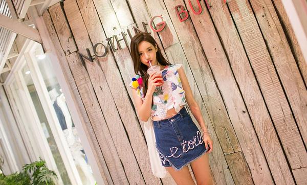 Son Yoon Joo Beach Beautiful Legs Temperament Picture and Photo