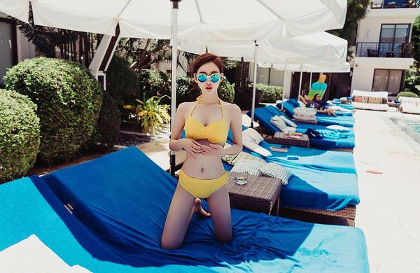 Son Yoon Joo 2016 Bikini 2