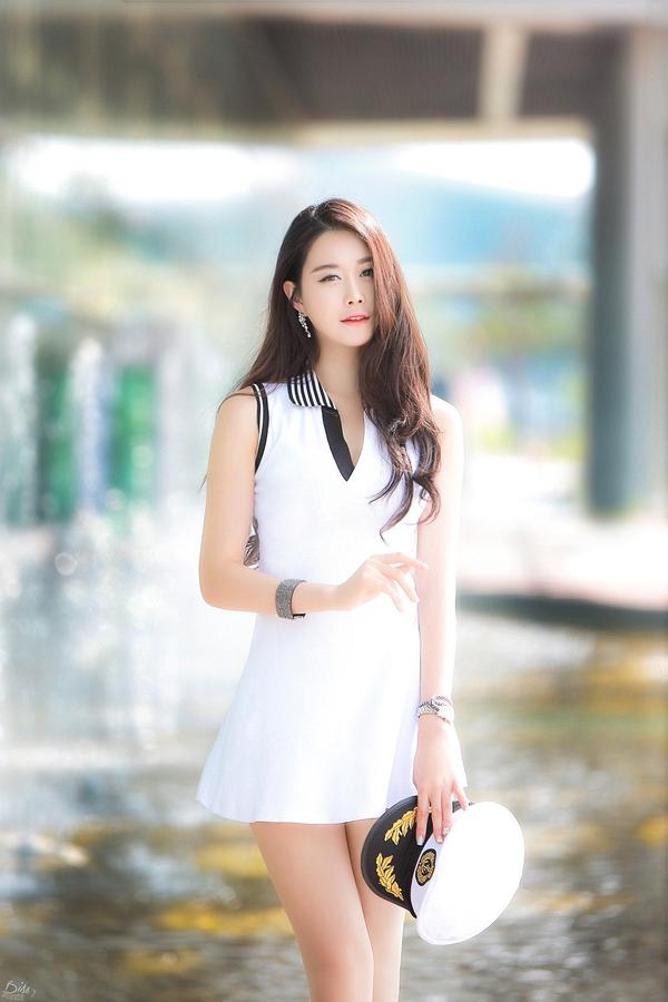 Sen Yeong Beautiful Legs Temperament Picture and Photo