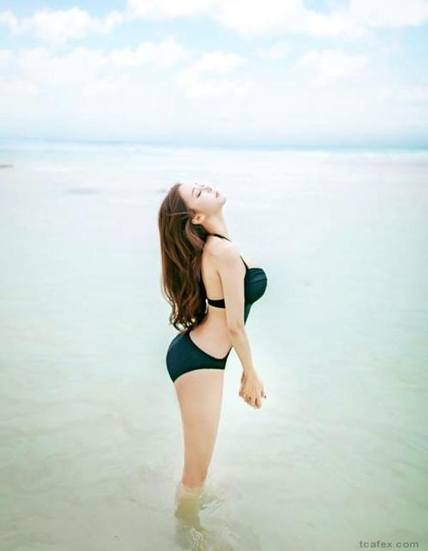 Cho Min Yeong Sexy Hot Bikini Picture and Photo