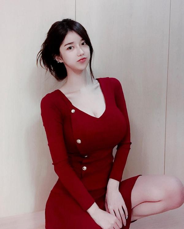 Lee Soo Bin 2017 Huge Boobs Sexy Picture and Photo
