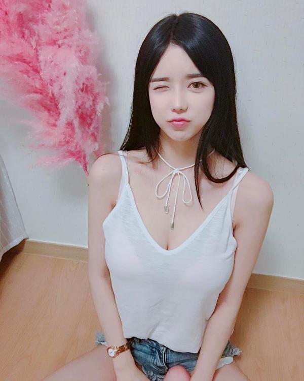 Lee Soo Bin Huge Tits Hot Selfies Picture and Photo