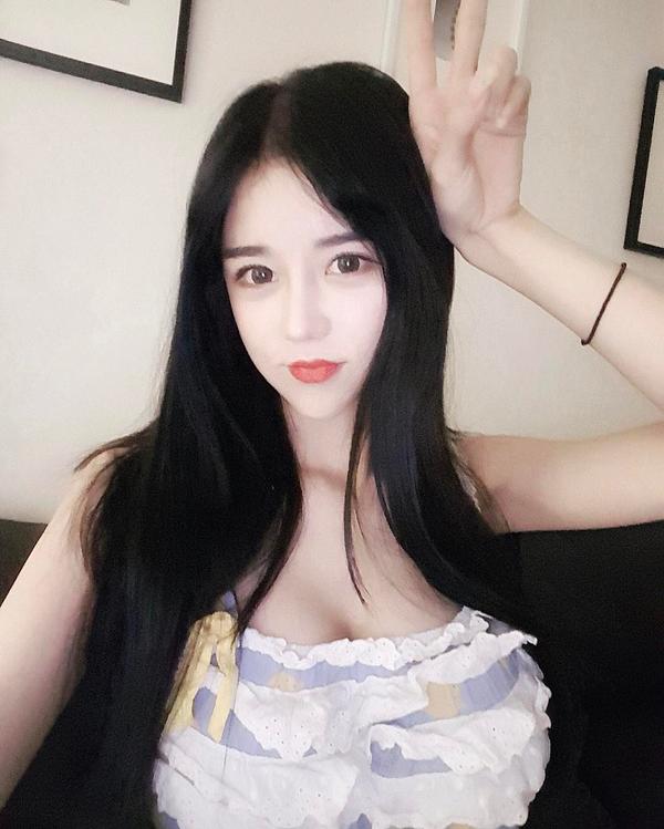 Lee Soo Bin Huge Boobs Hot Unscientific Body Picture and Photo