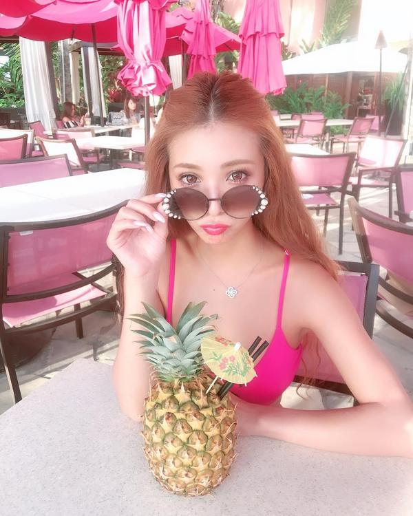 Jin Miyu Hot Bikini Picture and Photo