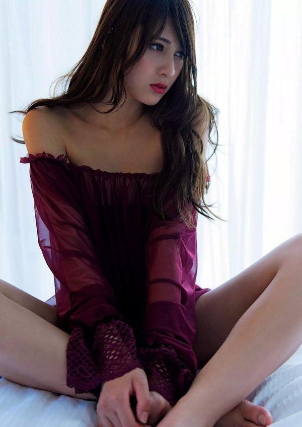 Angela Mei Beautiful Legs Sexy Picture and Photo