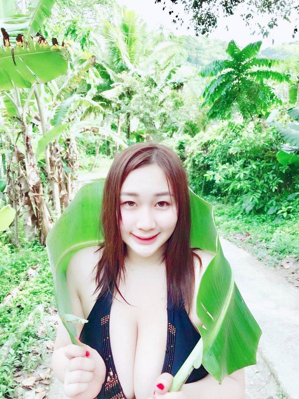 Ako Kurusu Huge Boobs Plump Bikini Picture and Photo