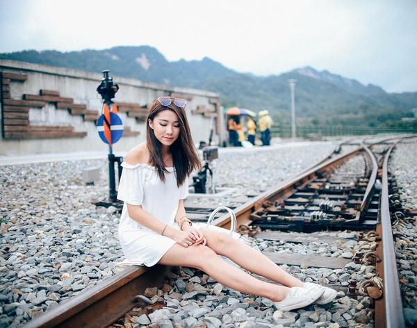 Mongchin Yeoh Beautiful Legs Picture and Photo