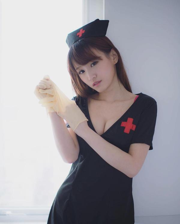 Elle Chan Cute Nurse Cosplay Picture and Photo