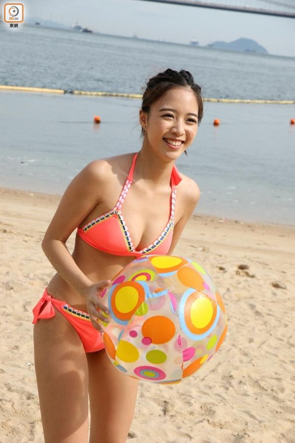 Phoebe Pang Beach Bikini Picture and Photo