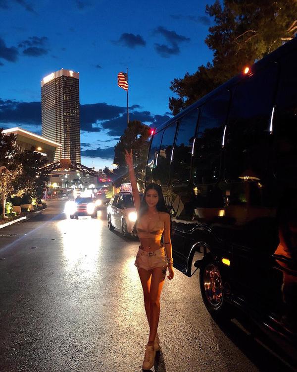 Vanessa Wong Big Boobs Bikini Picture and Photo