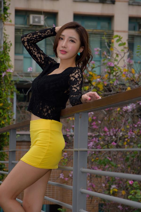 Taiwan Pretty Girl Zhao Yun《Mature Legs on Street》Pictures