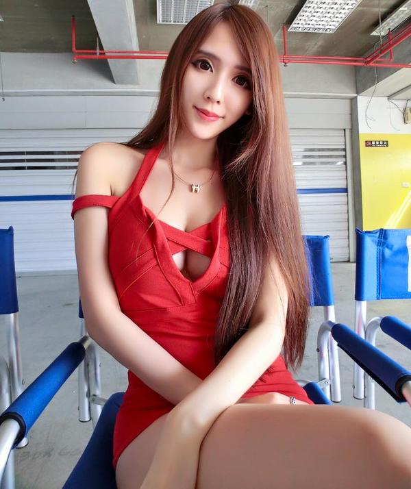 Weng Zi Han Beautiful Legs Picture and Photo