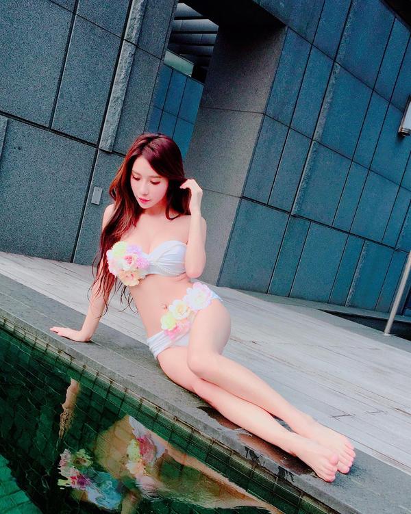 Shen Qi Qi Mixed Girl Hot Picture and Photo