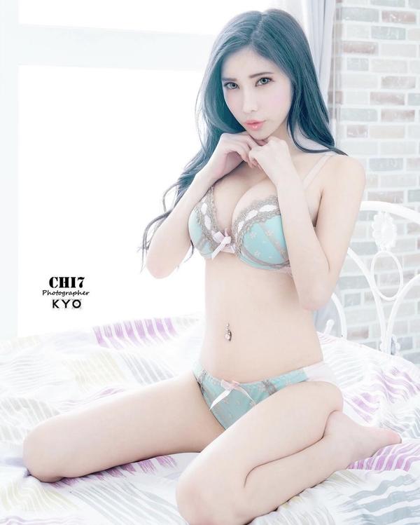 Shen Qi Qi Big Boobs Hot Picture and Photo