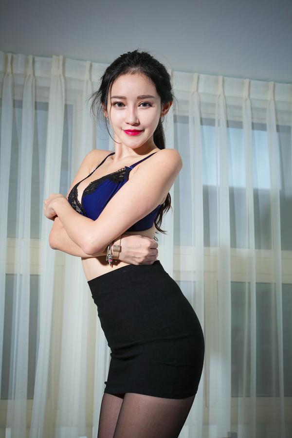 Taiwan Social Celebrity Zhan Ai We《Sexy OL Black Silk and Underwear》Pictures