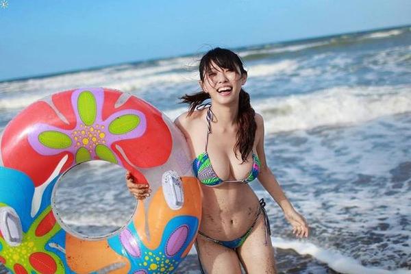 Lu Yu Xi 32F Bikini Picture and Photo