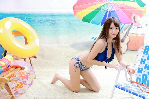 Zhang Ya Han Beautiful Legs Bikini Picture and Photo