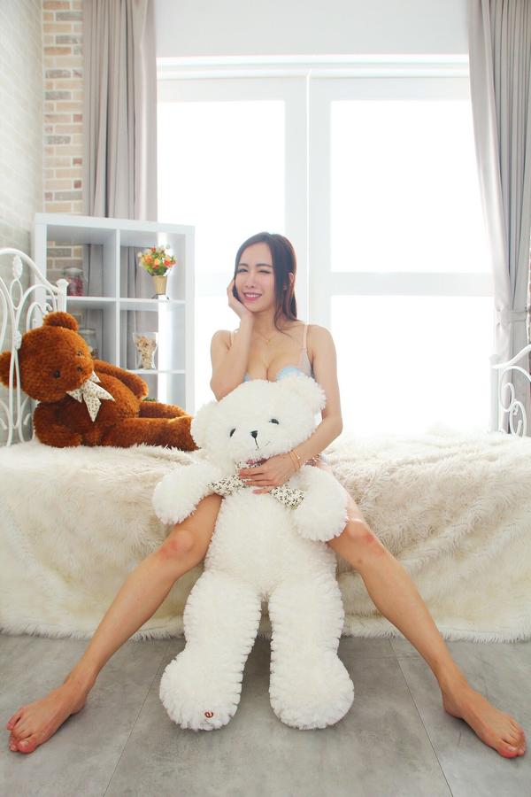 Yan Xi Beautiful Legs Picture and Photo