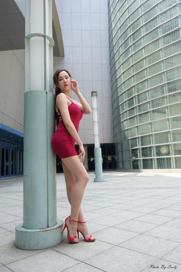 Taiwan Pretty Girl Dora Yan Xi《Kaohsiung Dome~Red Braces Skirt》Pictures