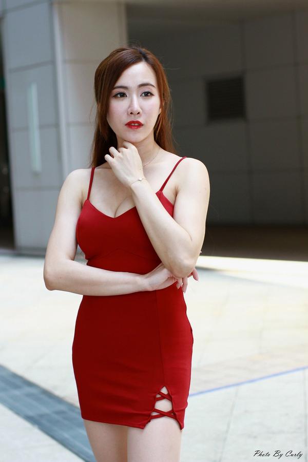 Taiwan Pretty Girl Dora Yan Xi《Kaohsiung Dome~Red Braces Skirt》Pictures