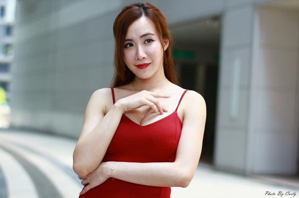 Taiwan Pretty Girl Dora Yan Xi《Kaohsiung Dome~Red Braces Skirt》Pictures