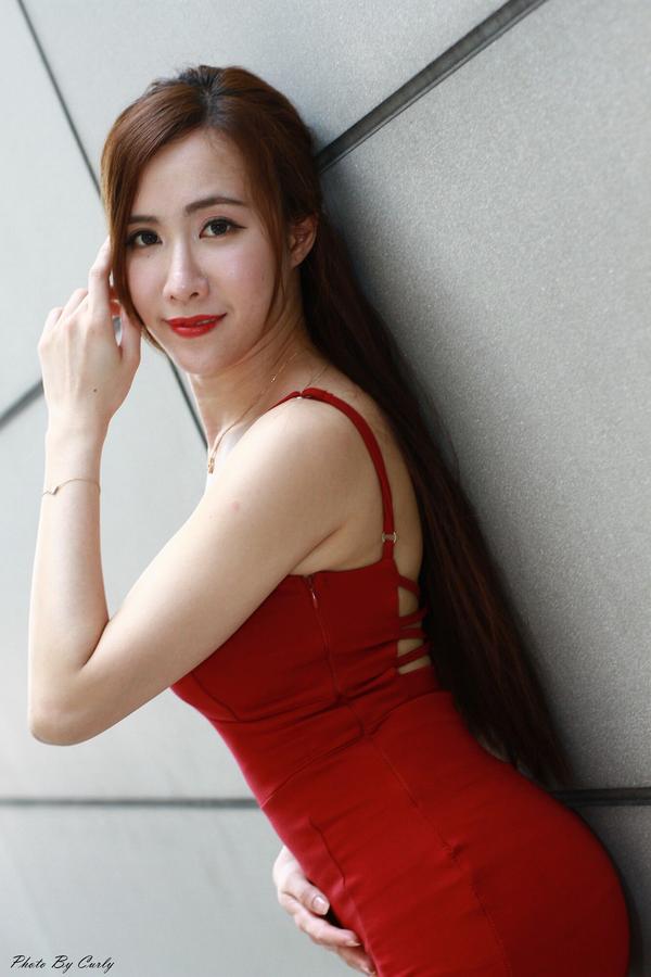 Taiwan Pretty Girl Dora Yan Xi《Kaohsiung Dome~Red Braces Skirt》Pictures