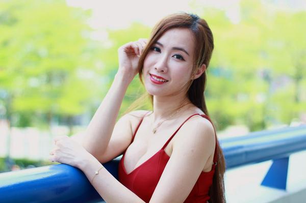 Taiwan Pretty Girl Dora Yan Xi《Kaohsiung Dome~Red Braces Skirt》Pictures