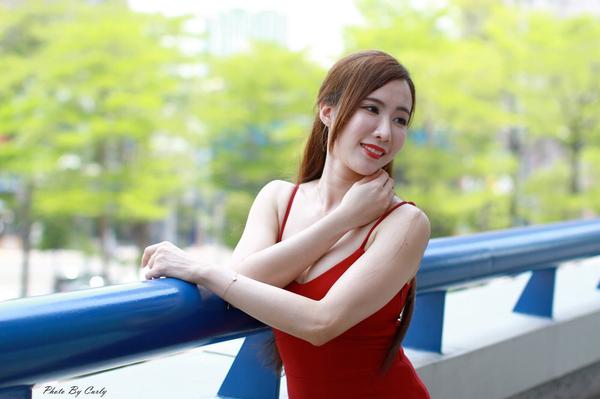 Taiwan Pretty Girl Dora Yan Xi《Kaohsiung Dome~Red Braces Skirt》Pictures