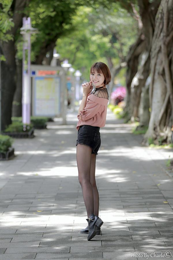 Huang Zhu Xuan Beautiful Legs Picture and Photo