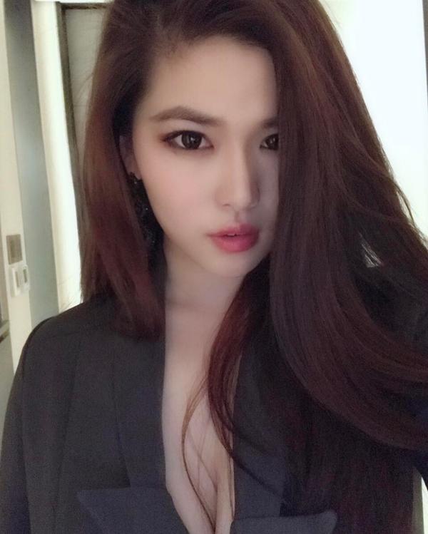 Crazy Nana Sexy Picture and Photo