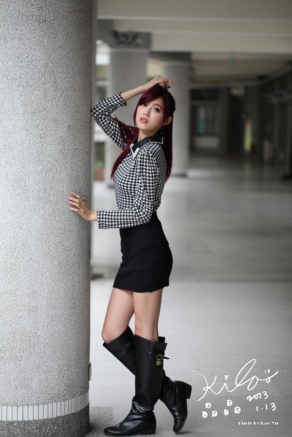 Liao Ting Lian 《Short Dress and Boot in Street》Pictures