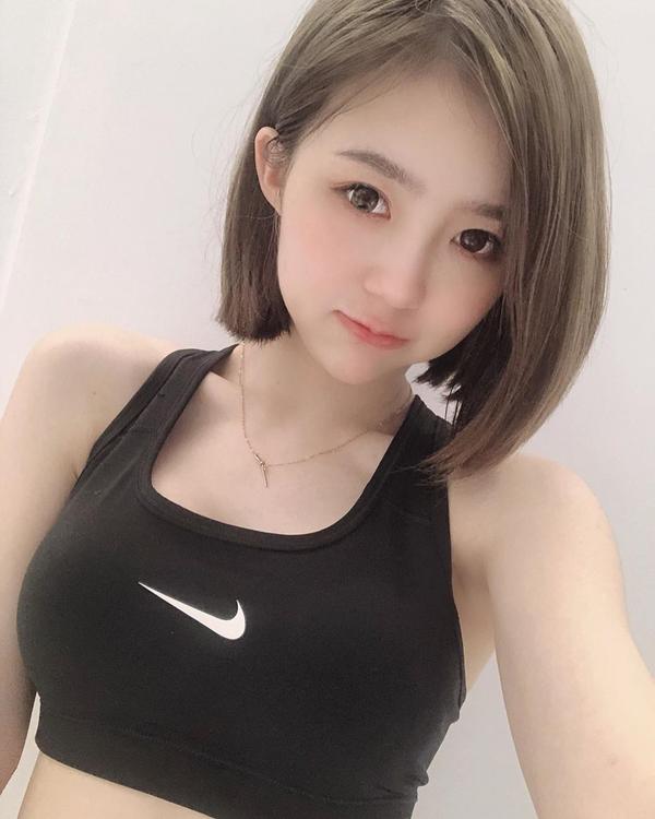 Taiwan Girl Niniko Wong Cute and Sport Photo