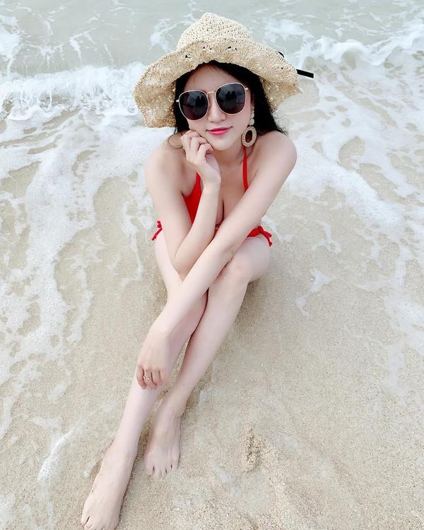 Chen Miao Miao Big Boobs Bikini Picture and Photo