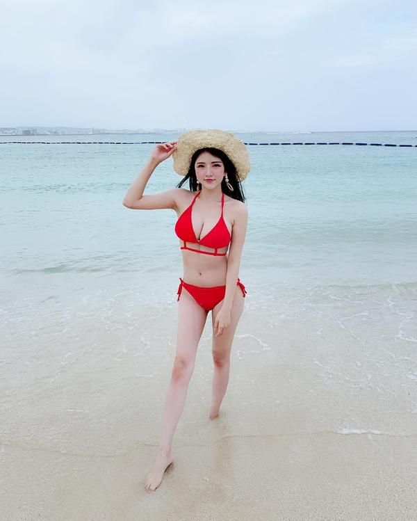 Chen Miao Miao Big Boobs Bikini Picture and Photo