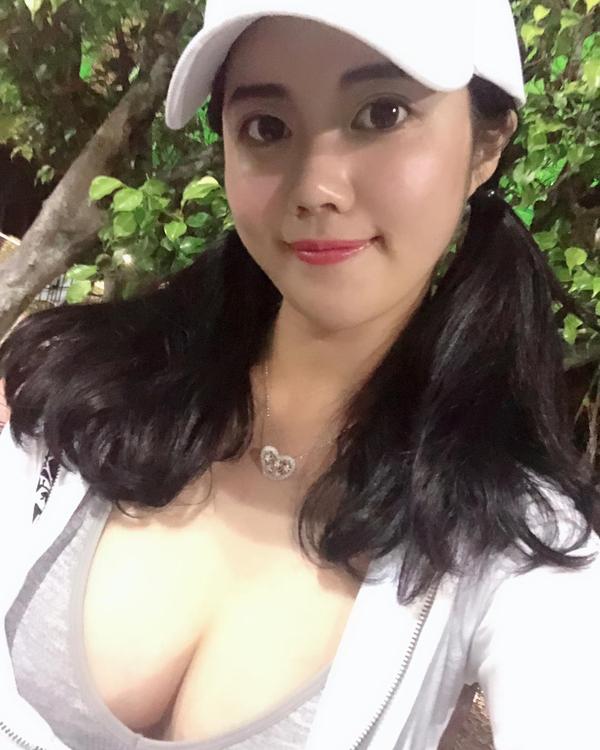 Chessie Lu Big Boobs Picture and Photo